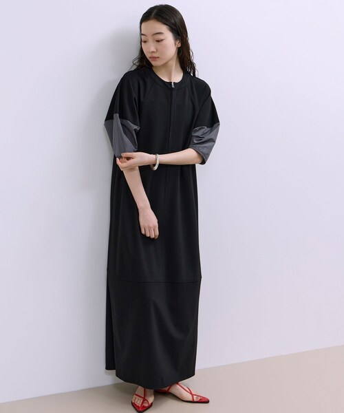 ADAM ET ROPE'(アダムエロペ)の「【WEB限定】ハーフZIPコクーンワンピース(ワンピース・レディース・ブラック/ダークブラウン/ネイビー・36/38)」の2枚目の写真