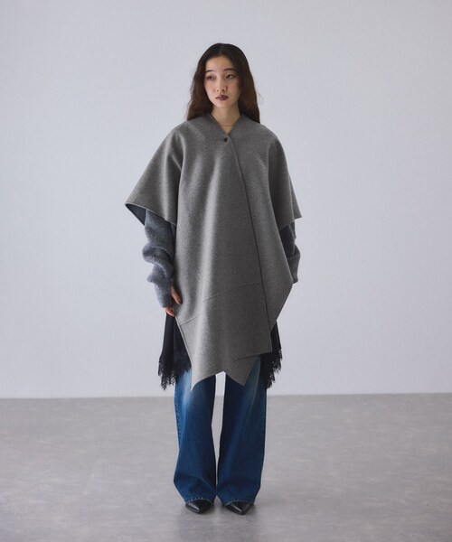 ADAM ET ROPE'（アダムエロペ）の「カシミアブレンドポンチョストール（ストール/ショール・レディース・グレー/ベージュ系・F）」の4枚目の写真