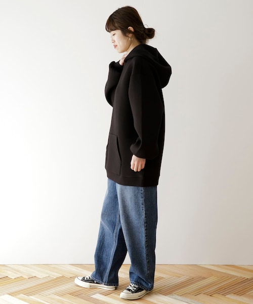 ITEMS URBANRESEARCH（アイテムズ アーバンリサーチ）の「ダンボールニットBIGパーカー（パーカー・レディース・LIGHT BLUE/WHITE/BLACK・one）」の16枚目の写真