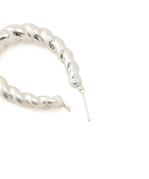 ADAM ET ROPE'（アダムエロペ）の「【GIGI（ジジ）】LUNA twisted earrings（ピアス（両耳用）・レディース・シルバー・F）」の6枚目の写真