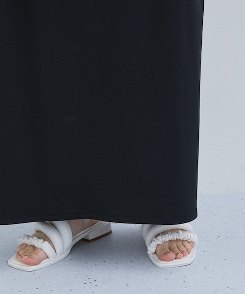 ADAM ET ROPE'(アダムエロペ)の「カットアウトキャミワンピース(ワンピース・レディース・ブラック/カーキ・F)」の10枚目の写真