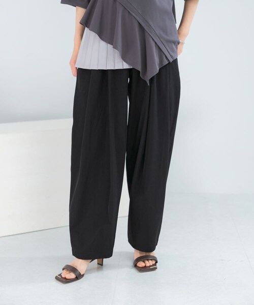 URBAN RESEARCH ROSSO（アーバンリサーチロッソ）の「ELENDEEK　EASY TUCK COCOON PANTS（その他パンツ・レディース・O.WHT/BLK/MNT/BRN・1/2）」の13枚目の写真