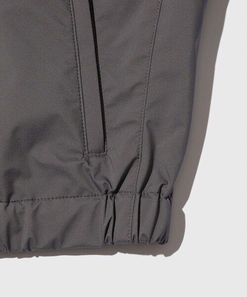 ADAM ET ROPE'(アダムエロペ)の「【BASICKS/ベイシックス】Cigarettes Shoulder Track Jacket(ブルゾン・メンズ・ブラック/グレー・XS)」の8枚目の写真