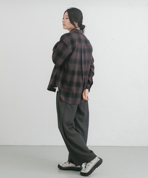 EKAL（エカル）の「製品染オンブレーチェックシャツ（シャツ/ブラウス・レディース・グレージュ/ブラウン・one）」の9枚目の写真