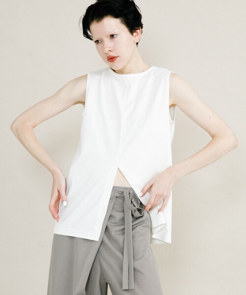 LAATO（ラート）の「slit no sleeve tee（タンクトップ・レディース・パール/クレイ・FREE）」の5枚目の写真