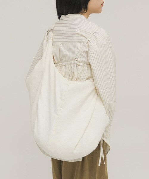 KBF（ケイビーエフ）の「パイル2WAYイージーBAG（トートバッグ・レディース・IVORY/NAVY・One）」の7枚目の写真