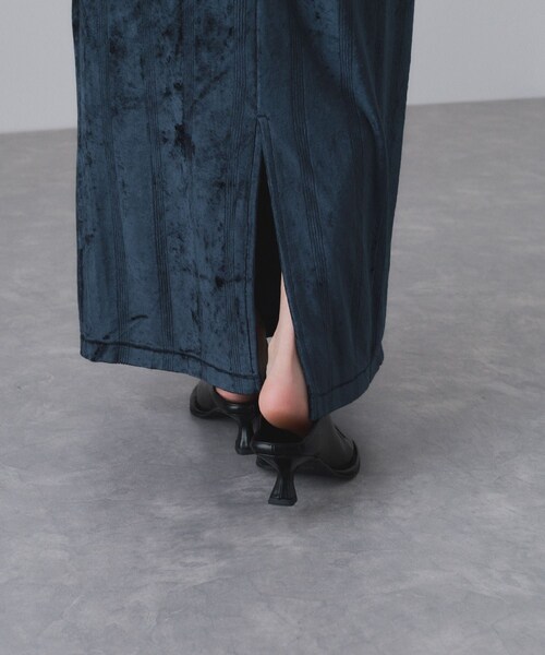 ADAM ET ROPE'（アダムエロペ）の「【Miller for ADAM ET ROPE'】別注 ベロアSkirt（スカート・レディース・グリーン/ネイビー・F）」の9枚目の写真