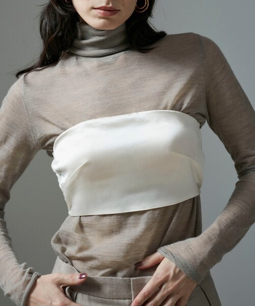 ADAM ET ROPE'（アダムエロペ）の「アセテートサテンベアトップ（チューブトップ・レディース・ブラック/オフホワイト・M/S）」の2枚目の写真