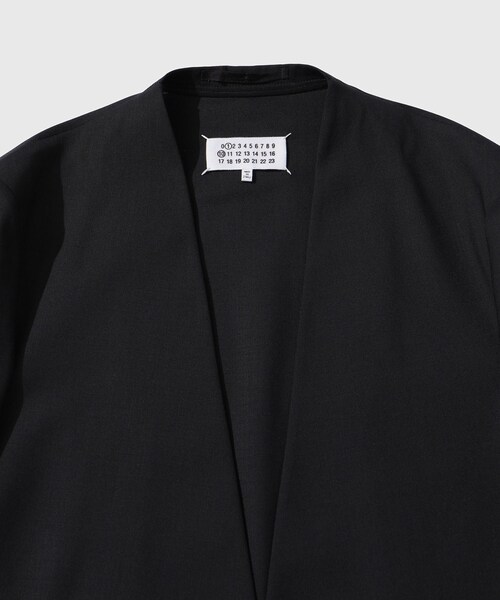 ADAM ET ROPE'(アダムエロペ)の「【Maison Margiela/メゾン マルジェラ】CARDI JACKET(ノーカラージャケット・メンズ・ブラック・46/48/50)」の5枚目の写真