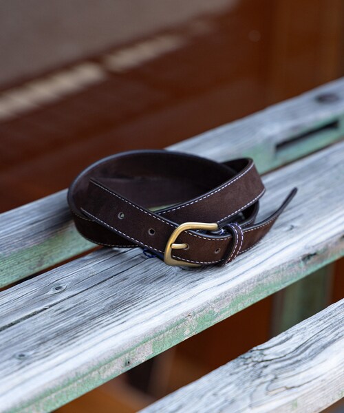 ADAM ET ROPE'（アダムエロペ）の「【ANDERSONS/アンダーソンズ】25 レトロドレスベルト スエード (ブラスバックル)（ベルト・メンズ・ダークブラウン/ダークブラウン系・L/M/S）」の16枚目の写真