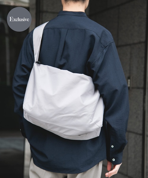 URBAN RESEARCH DOORS（アーバンリサーチドアーズ）の「『別注』YAKPAK×DOORS　SHOULDER BAG M（ショルダーバッグ・メンズ・BLACK/CHARCOAL/GRAY・-）」の3枚目の写真