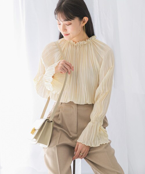 URBAN RESEARCH ROSSO（アーバンリサーチロッソ）の「2WAYプリーツブラウス（シャツ/ブラウス・レディース・OFF WHITE/BLUE/BLACK・FREE）」の6枚目の写真