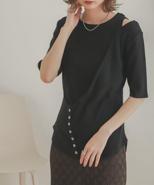 SENSE OF PLACE by URBAN RESEARCH(センスオブプレイスバイアーバンリサーチ)の「レイヤードボタンディテールトップ(Tシャツ/カットソー・レディース・BLACK/GREIGE/YELLOW・one)」の1枚目の写真