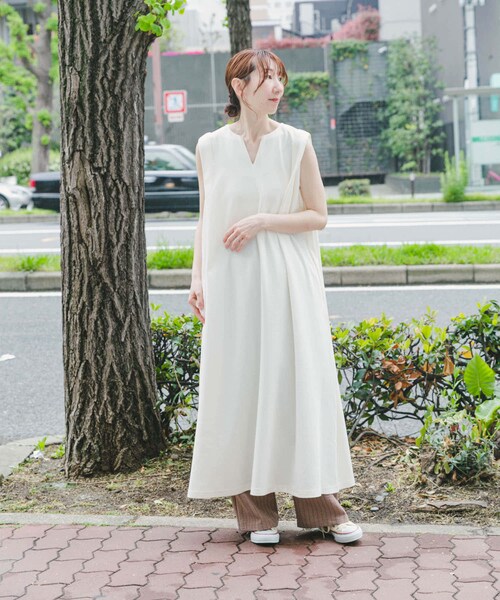 ITEMS URBANRESEARCH（アイテムズ アーバンリサーチ）の「カットミラノノースリワンピース（ワンピース・レディース・K/BRN/OFF/BLK・FREE）」の10枚目の写真