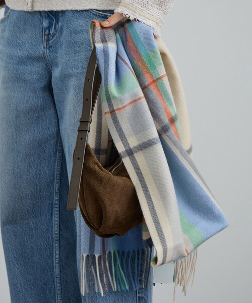 ADAM ET ROPE'(アダムエロペ)の「【J'aDoRe・一部店舗限定】【Joshua Ellis(ジョシュアエリス)】CPGストール(ストール/ショール・レディース・オフホワイト/ベージュ系/グリーン系/ブルー系/レッド系・F)」の6枚目の写真