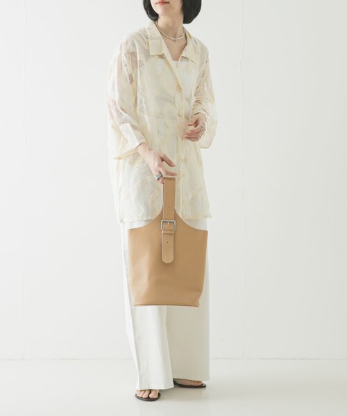 URBAN RESEARCH(アーバンリサーチ)の「『一部別注カラー』BAGMATI レザーワンショルダーバッグ(ハンドバッグ・レディース・NATURAL/別注GREEN・-)」の6枚目の写真