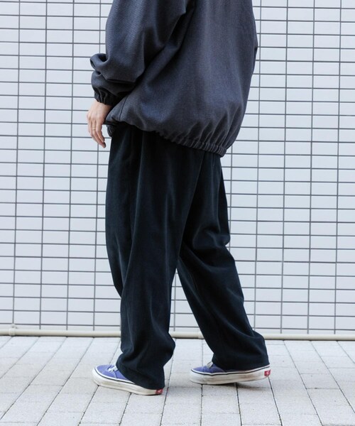 URBAN RESEARCH（アーバンリサーチ）の「Wide Dad　Dad EASY CORDUROY WIDE PANTS（その他パンツ・メンズ・D NAVY・1/2）」の5枚目の写真