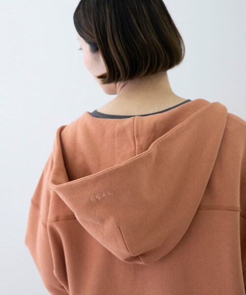 EKAL（エカル）の「EKAL　コハニングライトウエイトフーディー（パーカー・レディース・グレージュ/サーモン/チャコール・one）」の17枚目の写真