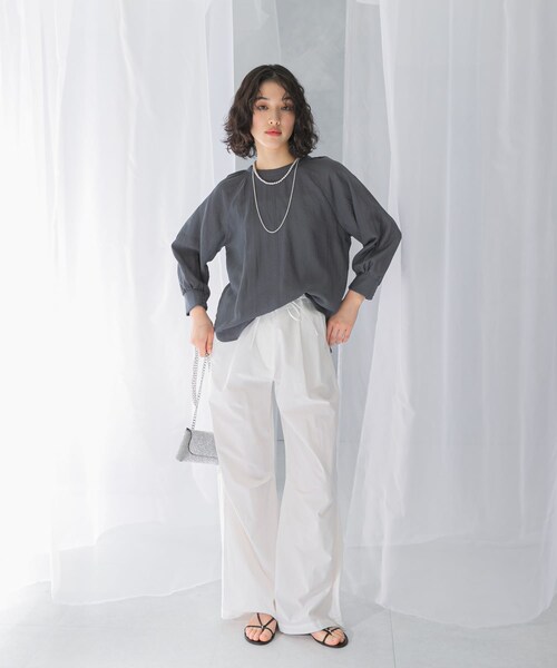 URBAN RESEARCH ROSSO（アーバンリサーチロッソ）の「2WAYギャザースリーブブラウス（シャツ/ブラウス・レディース・CHARCOAL/L/BEIGE/YELLOW・FREE）」の16枚目の写真