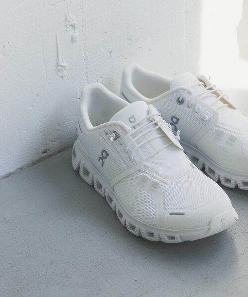 URBAN RESEARCH DOORS(アーバンリサーチドアーズ)の「On CLOUD 6(スニーカー・レディース・WHT/WHT・23.5/24/24.5/25/25.5)」の3枚目の写真