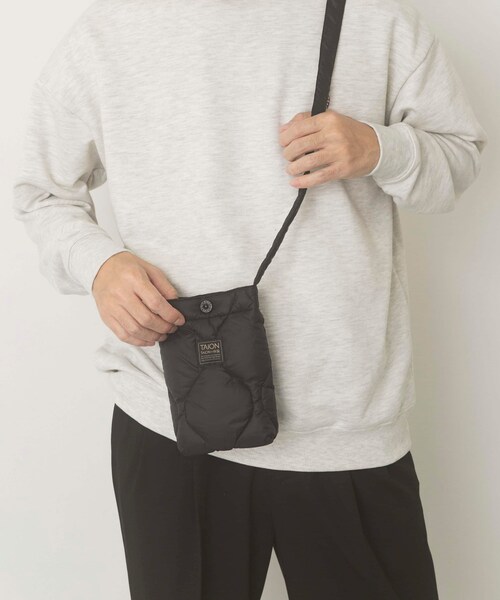 ITEMS URBANRESEARCH(アイテムズ アーバンリサーチ)の「TAION Cross Body Down Bag -S(ショルダーバッグ・メンズ・BLK/G.BEIGE/D.OLIVE/D.NAVY/PAINT CAMO・-)」の7枚目の写真