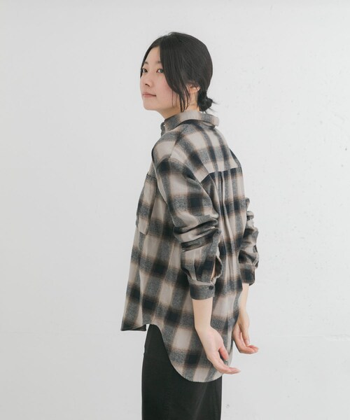 EKAL（エカル）の「製品染オンブレーチェックシャツ（シャツ/ブラウス・レディース・グレージュ/ブラウン・one）」の21枚目の写真
