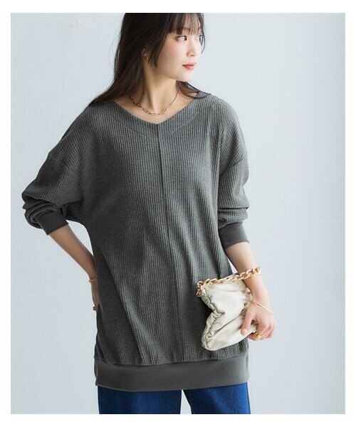 nissen（ニッセン）の「ワッフル素材ロング丈ドルマントップス（UVカット）＜大きいサイズ有＞（チュニック・レディース・黒/杢チャコールグレー/ミルクベージュ/サックス/コーラルピンク/【不要】ブラウン/ワイン/セージグリーン/杢オートミール・S~M相当/L~LL相当/3L~4L相当/5L~6L相当/8L相当/10L相当）」の5枚目の写真