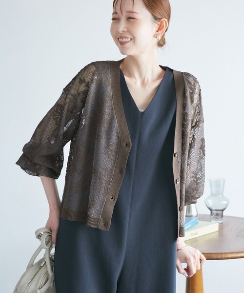 ROPE' PICNIC（ロペピクニック）の「透かし編み花柄Vネックカーディガン（カーディガン/ボレロ・レディース・オフホワイト/ブラウン/ブルー系/カラシ・38）」の21枚目の写真