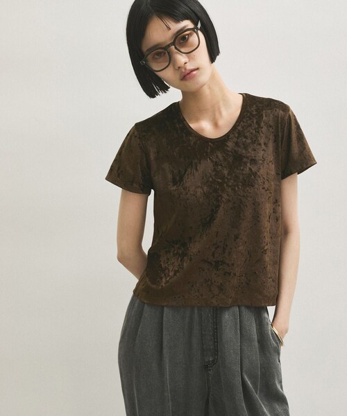 ADAM ET ROPE'（アダムエロペ）の「クラッシュベロアTシャツ（Tシャツ/カットソー・レディース・オフホワイト/ダークブラウン/モスグリーン/ブルー系/ピンク・F）」の2枚目の写真