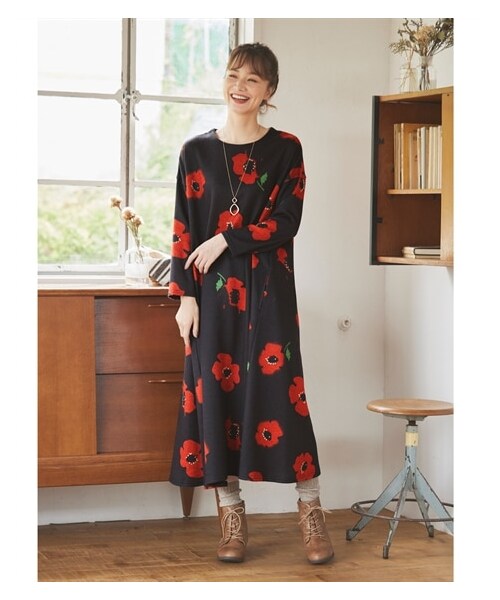 nissen（ニッセン）の「大きいサイズ　【BARNDOORコラボ】裏起毛カットソーロング丈ワンピース（ワンピース・レディース・グレー系ボタニカル柄/グレー系ドット柄/黒系ポピー柄/ウァームグレー系トマト柄/スモーキーブルー系ダリア柄/ネイビー系バンクシア柄/杢グレー系アップルツリー柄/黒系きんもくせい柄/杢ベージュ系北欧柄/ネイビー系たんぽぽ柄/グレー系パンジー柄/杢グレー系モノフラ柄・L~LL相当/3L~4L相当/5L~6L相当/8L相当/10L相当）」の3枚目の写真