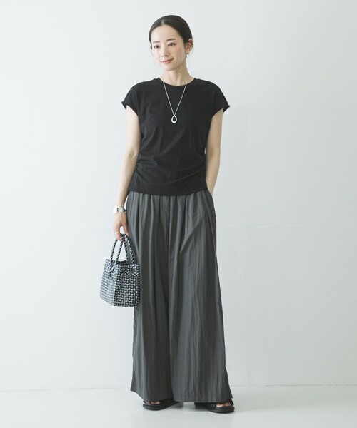 URBAN RESEARCH(アーバンリサーチ)の「サイドギャザーカットソー(Tシャツ/カットソー・レディース・OFF WHITE/BLACK/BROWN・Free)」の16枚目の写真