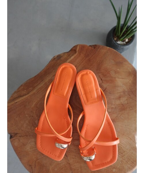 LAGUNAMOON（ラグナムーン）の「メタルリングストラップサンダル（サンダル・レディース・オレンジ/ブラウン・S/M）」の2枚目の写真