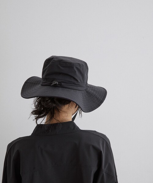 ADAM ET ROPE'(アダムエロペ)の「【公式サイト・実店舗限定】【ADAM ET ROPE'×Speedo】HAT(ハット・レディース・ブラック/オフホワイト・F)」の5枚目の写真