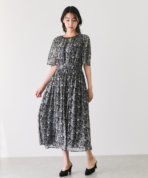 Jayro（ジャイロ）の「楊柳花柄プリントワンピース（ワンピース・レディース・ブラック系/ホワイト系・M）」の4枚目の写真