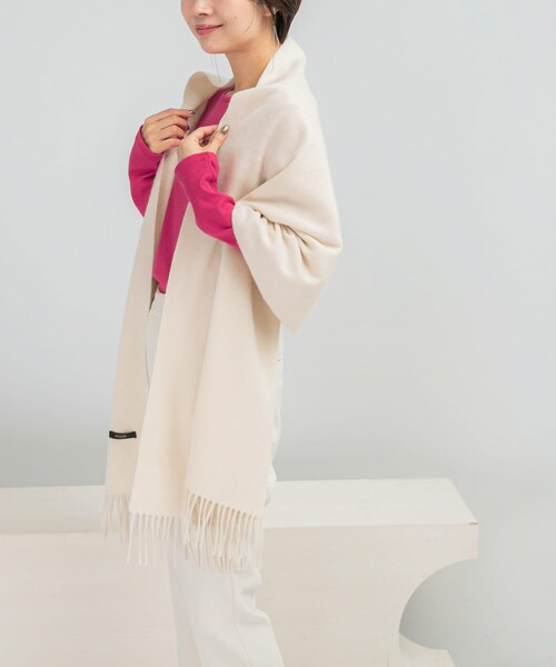 URBAN RESEARCH ROSSO（アーバンリサーチロッソ）の「カシミヤ混無地ストール（マフラー・レディース・OFF WHITE/GRAY/BABY PINK/LOYAL BLUE/BLACK・FREE）」の6枚目の写真