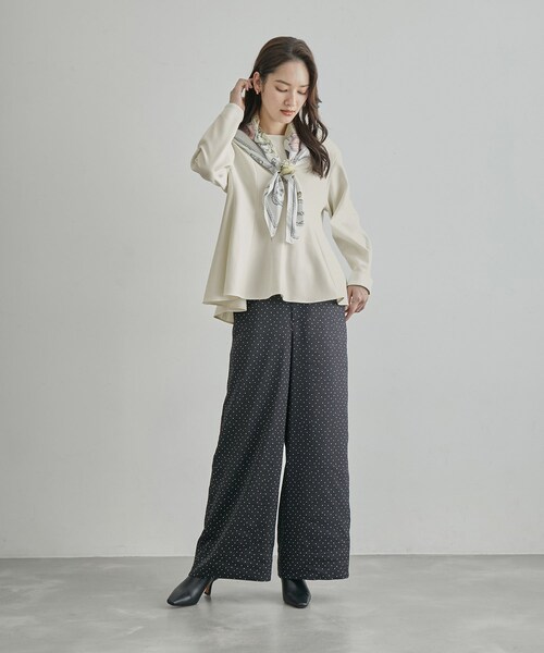 ROPE'（ロペ）の「裏起毛ペプラムブラウス/セットアップ対応（シャツ/ブラウス・レディース・グレー/ブラック/オフホワイト・38）」の7枚目の写真