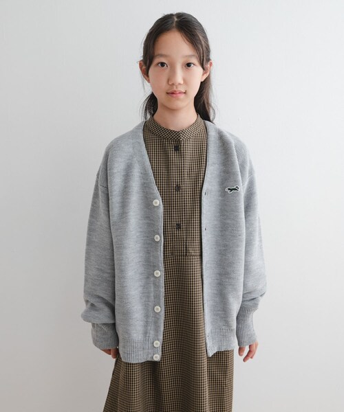 URBAN RESEARCH DOORS(アーバンリサーチドアーズ)の「『WEB/一部店舗限定』『別注』PENNEYS×DOORS THE FOX Vネックカーディガン(KIDS)(カーディガン/ボレロ・キッズ・RED/BLUE/TOP GRAY・150)」の7枚目の写真