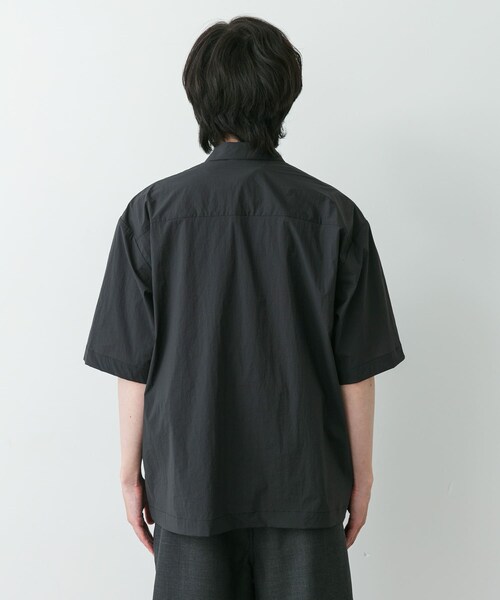 URBAN RESEARCH DOORS(アーバンリサーチドアーズ)の「STILL BY HAND ナイロンレギュラーカラーシャツ(シャツ/ブラウス・メンズ・BLACK/CHARCOAL/GREIGE・46/48)」の5枚目の写真