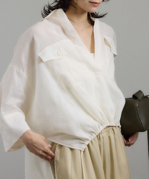 ADAM ET ROPE'（アダムエロペ）の「シアーリネンスキッパードルマンシャツ（シャツ/ブラウス・レディース・ブラック/ホワイト/ブラウン・F）」の13枚目の写真