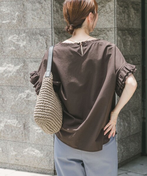 ITEMS URBANRESEARCH(アイテムズ アーバンリサーチ)の「ダブルフリルブラウス(シャツ/ブラウス・レディース・SRP/WHT/BRN・FREE)」の16枚目の写真