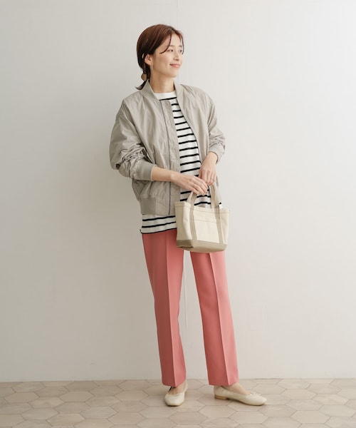 URBAN RESEARCH DOORS（アーバンリサーチドアーズ）の「MA-1コンパクトジャケット（MA-1・レディース・KHAKI/L/GRAY・1）」の4枚目の写真