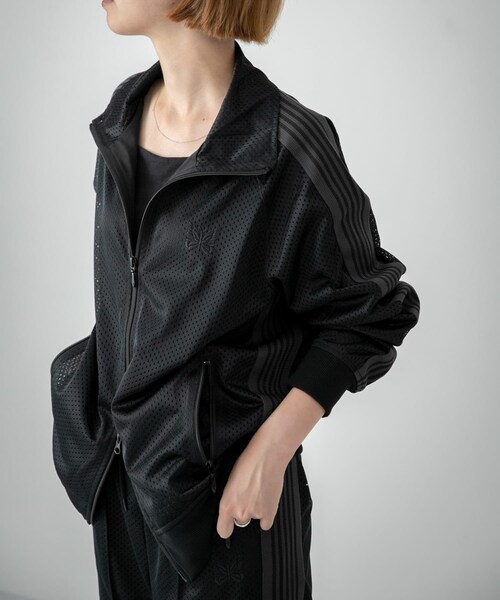 URBAN RESEARCH（アーバンリサーチ）の「『別注』Needles×URBS　Track Jacket-Poly Mesh（ブルゾン・メンズ・BLKxPPL/BLKxBLK・S/M/L/XL）」の13枚目の写真