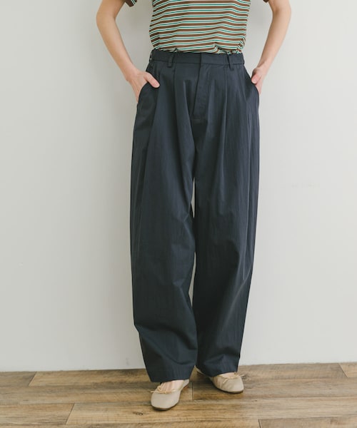 ITEMS URBANRESEARCH（アイテムズ アーバンリサーチ）の「ナイロンコクーンパンツ（その他パンツ・レディース・KHK/BEG/NVY・FREE）」の3枚目の写真