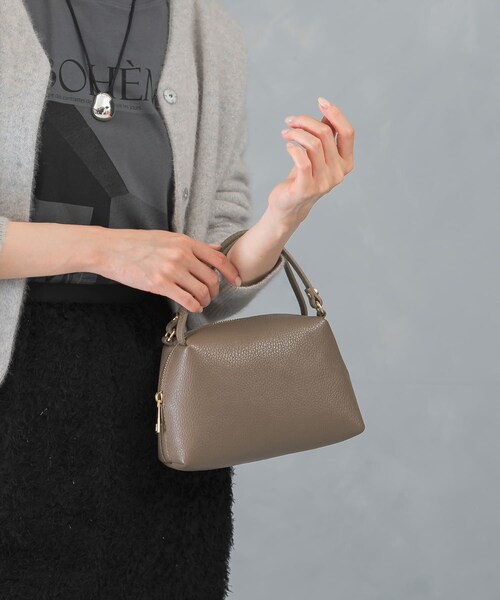 URBAN RESEARCH ROSSO（アーバンリサーチロッソ）の「AULENTTI　ミニボストンバッグ（ボストンバッグ・レディース・TAUPE/NERO・-）」の10枚目の写真