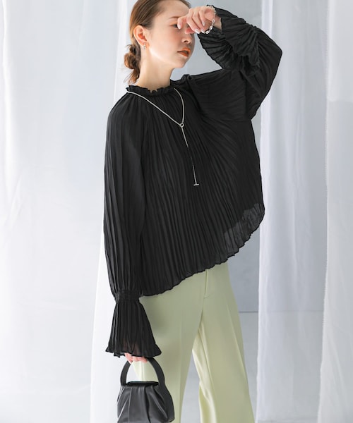 URBAN RESEARCH ROSSO（アーバンリサーチロッソ）の「2WAYプリーツブラウス（シャツ/ブラウス・レディース・OFF WHITE/BLUE/BLACK・FREE）」の2枚目の写真