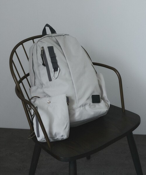 ADAM ET ROPE'（アダムエロペ）の「【WEB限定】[ショルダーバッグ付き・ユニセックスで使える・軽量・A4対応・大容量]バックパック 4（バックパック/リュック・レディース・ブラック/グレー/グレー系/キナリ/ダークブラウン/ネイビー/ベージュ/ブルー・F）」の13枚目の写真