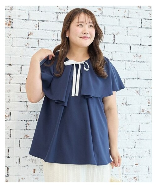 nissen（ニッセン）の「7月31日午前11時販売開始　大きいサイズ<こまちさんコラボ>前後2wayフリルケープブラウス（汗染みしにくい・防しわ）（シャツ/ブラウス・レディース・オフホワイト/ネイビー・L/LL/3L/4L/5L/6L）」の8枚目の写真