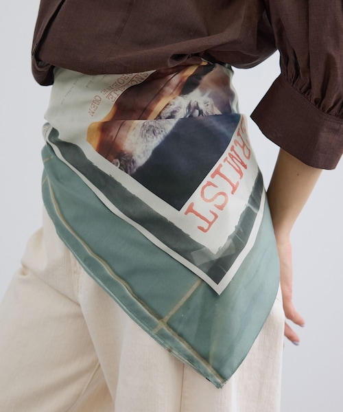 ADAM ET ROPE'（アダムエロペ）の「【J'aDoRe・店舗限定】【LY（エルワイ）】Postcard scarf（バンダナ/スカーフ・レディース・ターコイズ/その他・F）」の2枚目の写真