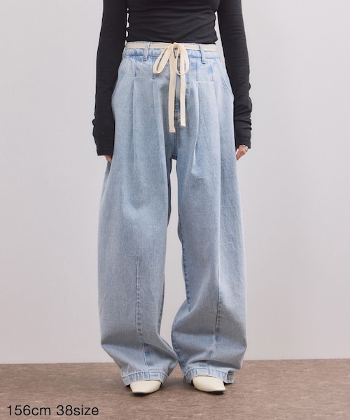 ADAM ET ROPE'(アダムエロペ)の「【WEB限定】2タックカーブデニムパンツ(デニムパンツ・レディース・ブラック/サックス・34/36/38)」の21枚目の写真