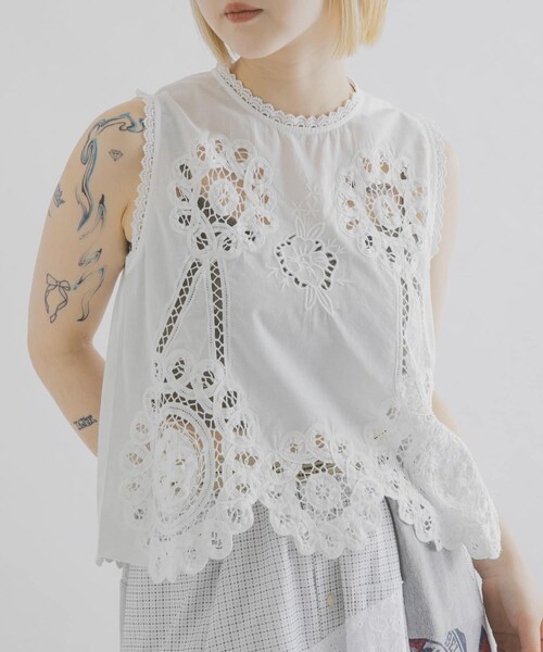 THE GOODLAND MARKET（ザグッドランドマーケット）の「FANAKA　レースノースリーブプルオーバー（シャツ/ブラウス・レディース・WHITE/BLACK・Free）」の4枚目の写真
